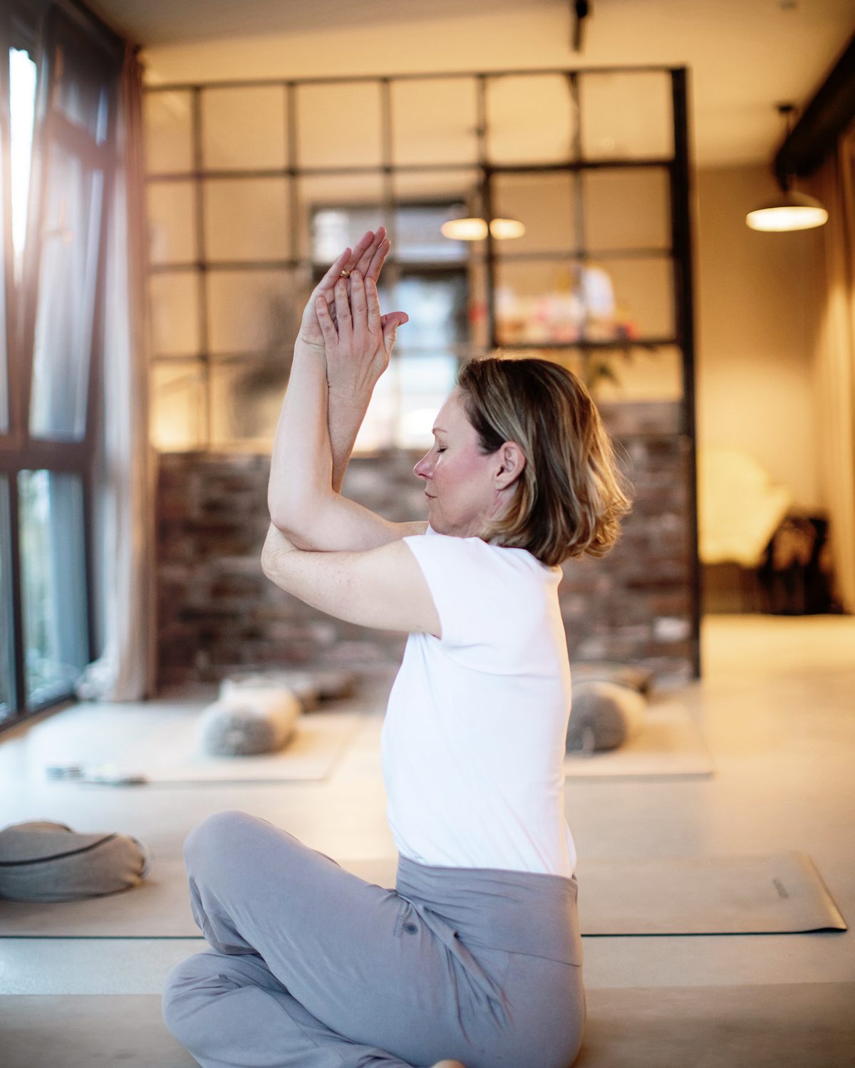 Good Karma Club Bensberg – Licht und Ruhe am Fenster